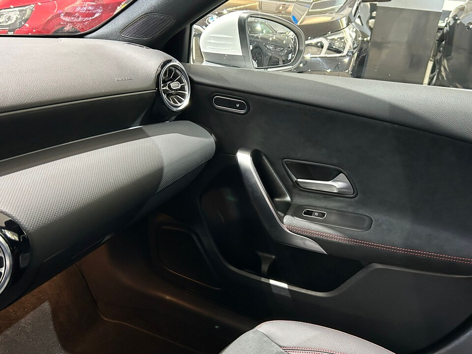 Mercedes-Benz A 180 A 180 d AMG Line Premium auto Diesel