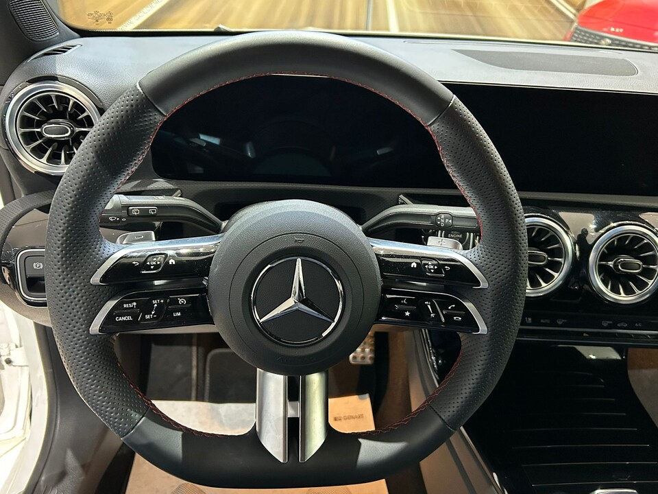 Mercedes-Benz A 180 A 180 d AMG Line Premium auto Diesel