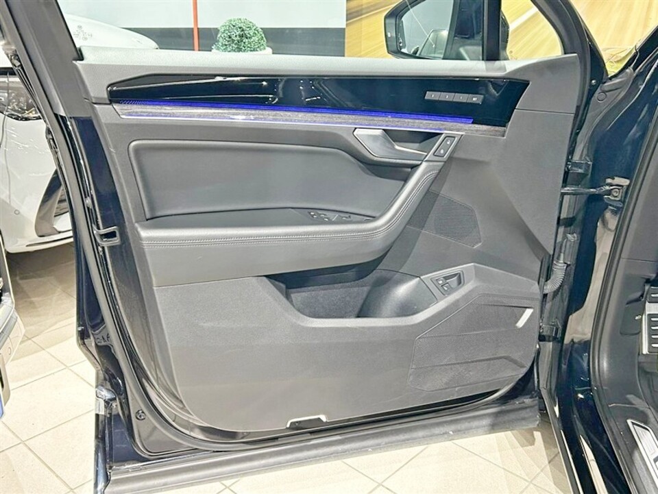 Volkswagen Touareg 3.0 V6 tsi eh Elegance tiptronic Elettrica / Benzina