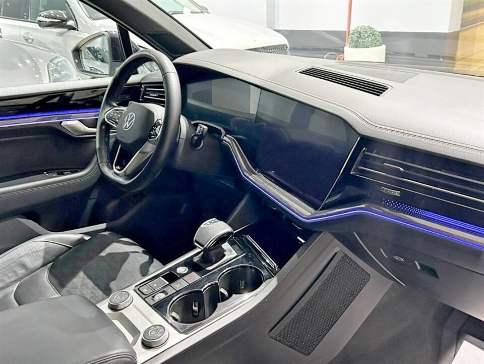 Volkswagen Touareg 3.0 V6 tsi eh Elegance tiptronic Elettrica / Benzina