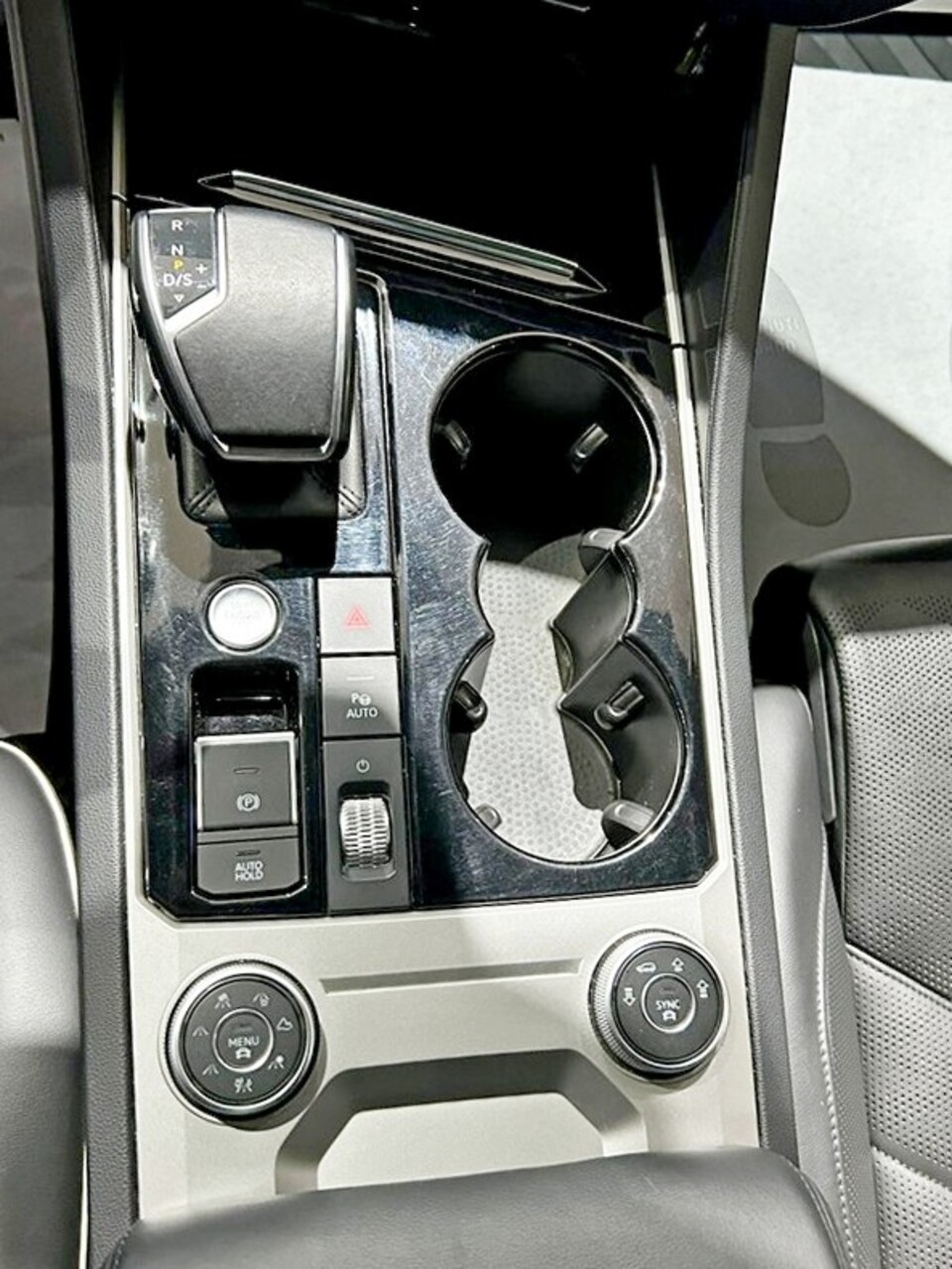 Volkswagen Touareg 3.0 V6 tsi eh Elegance tiptronic Elettrica / Benzina