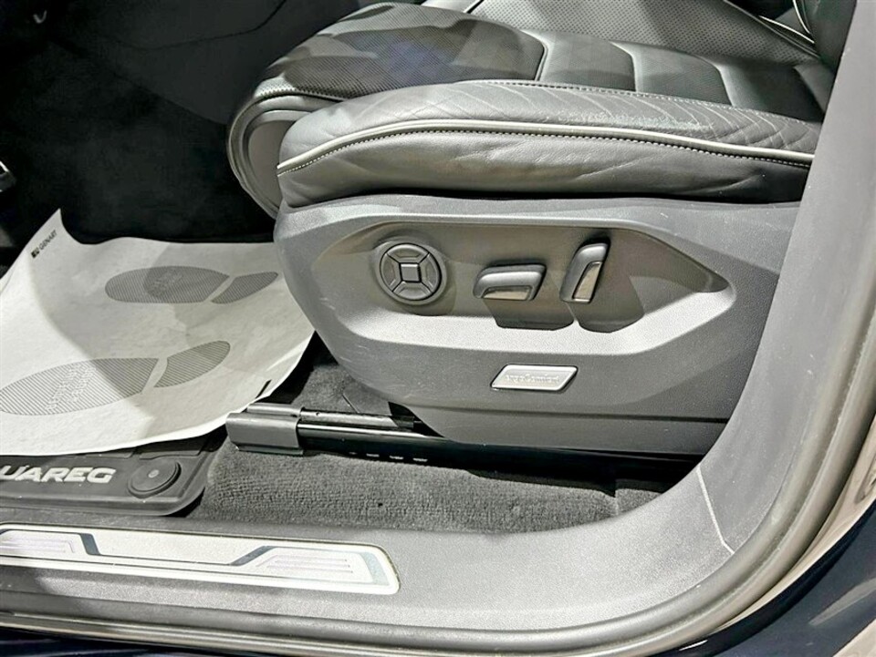 Volkswagen Touareg 3.0 V6 tsi eh Elegance tiptronic Elettrica / Benzina