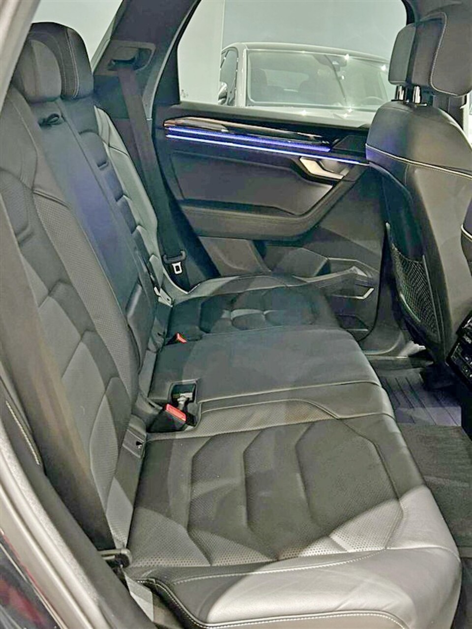 Volkswagen Touareg 3.0 V6 tsi eh Elegance tiptronic Elettrica / Benzina