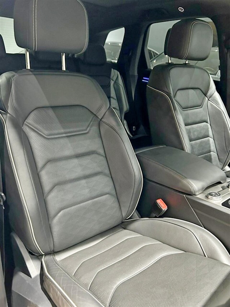 Volkswagen Touareg 3.0 V6 tsi eh Elegance tiptronic Elettrica / Benzina