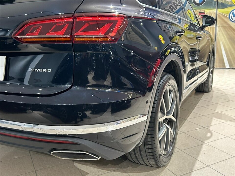 Volkswagen Touareg 3.0 V6 tsi eh Elegance tiptronic Elettrica / Benzina