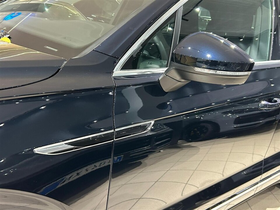 Volkswagen Touareg 3.0 V6 tsi eh Elegance tiptronic Elettrica / Benzina