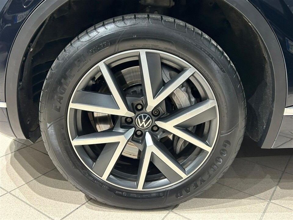 Volkswagen Touareg 3.0 V6 tsi eh Elegance tiptronic Elettrica / Benzina