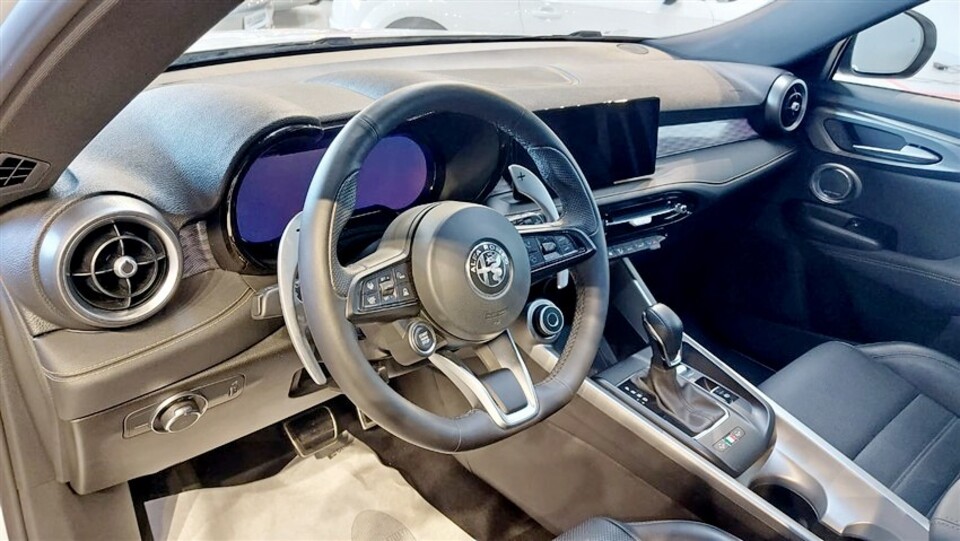 Alfa Romeo Tonale 1.5 hybrid Veloce 160cv tct7 Elettrica / Benzina