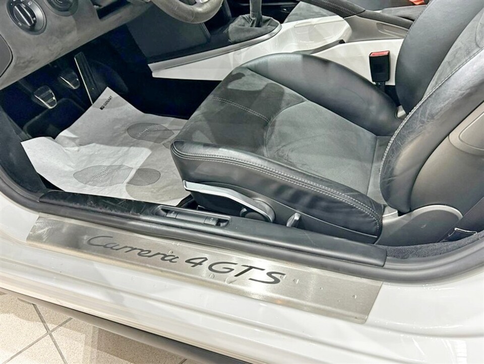 Porsche 911 Coupe 3.8 Carrera 4 GTS Benzina