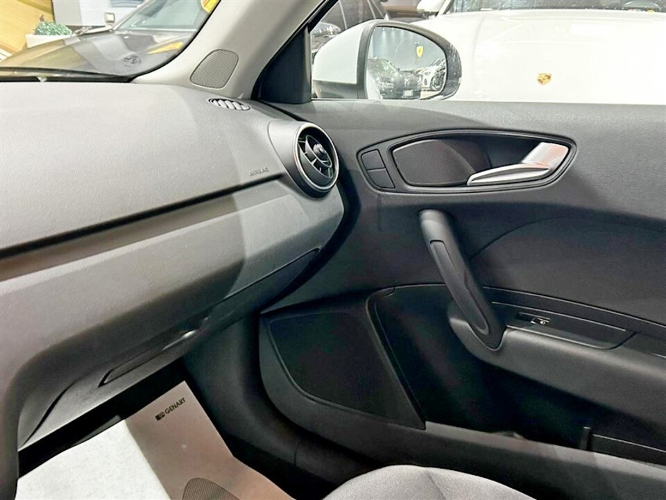 Audi A1 Sportback 1.4 tdi Attraction s-tronic Diesel