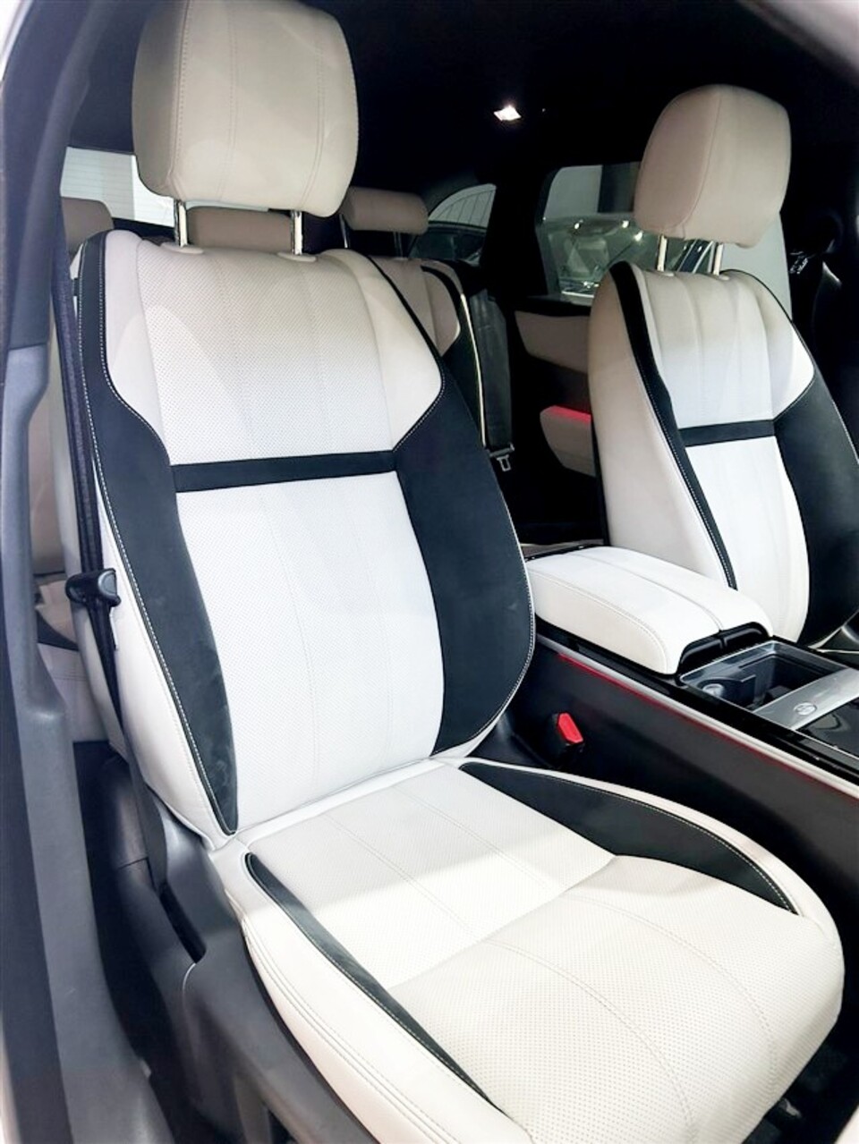 Land Rover Range Rover Velar 2.0 MHEV R-dynamic S da 204 CV Elettrica / Diesel
