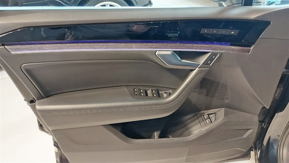 Volkswagen Touareg 3.0 V6 tsi eh Elegance tiptronic Elettrica / Benzina