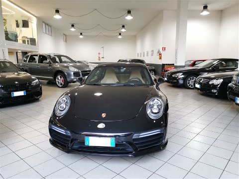 Porsche 911 turbo s da 581 Cv Benzina