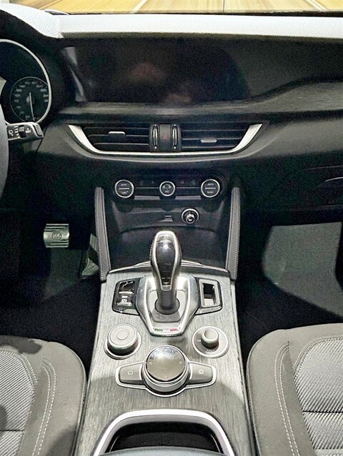 Alfa Romeo Stelvio 2.2 t Business Q4 190cv auto Diesel
