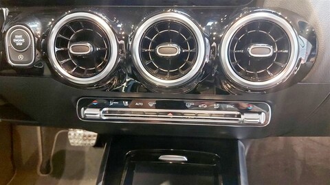 Mercedes-Benz GLA 200 D Automatic Premium AMG Diesel