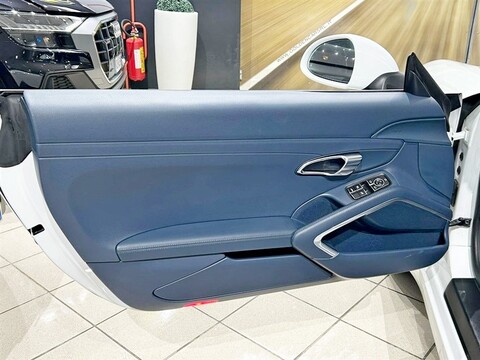 Porsche 911 3.4 cabrio da 349 Cv Benzina