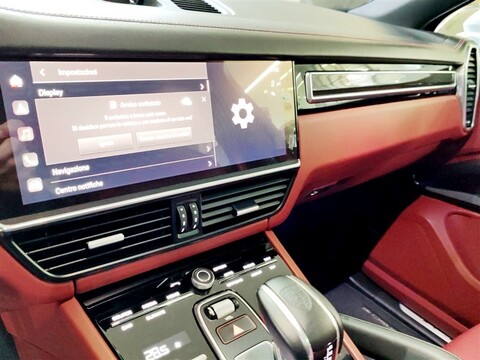 Porsche Cayenne Elettrica / Benzina