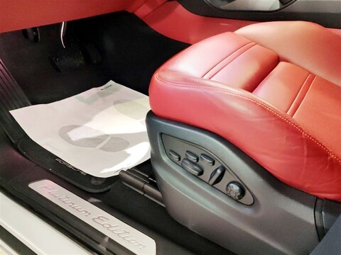 Porsche Cayenne Elettrica / Benzina