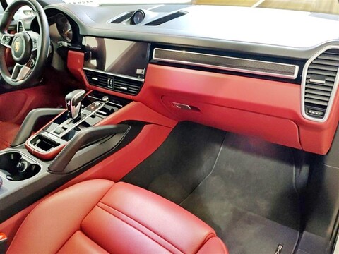 Porsche Cayenne Elettrica / Benzina