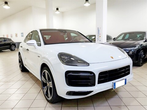 Porsche Cayenne Elettrica / Benzina