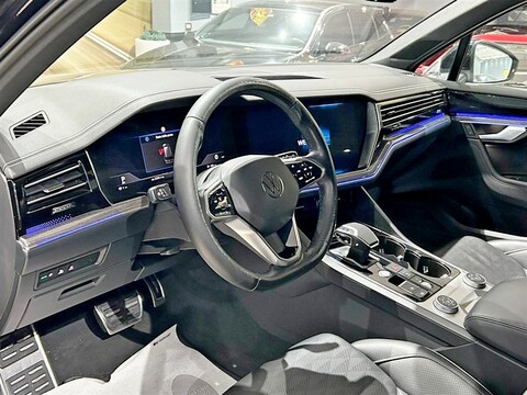 Volkswagen Touareg 3.0 V6 tsi eh Elegance tiptronic Elettrica / Benzina