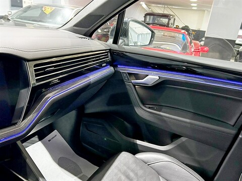 Volkswagen Touareg 3.0 V6 tsi eh Elegance tiptronic Elettrica / Benzina