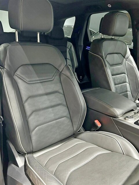 Volkswagen Touareg 3.0 V6 tsi eh Elegance tiptronic Elettrica / Benzina