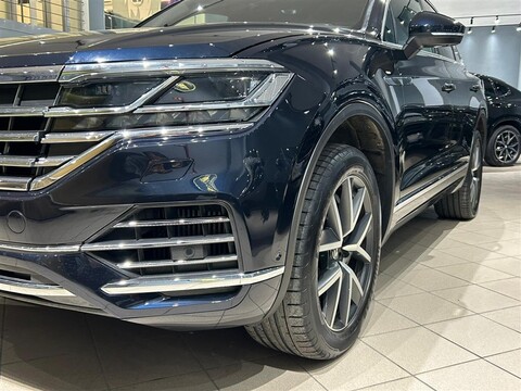 Volkswagen Touareg 3.0 V6 tsi eh Elegance tiptronic Elettrica / Benzina