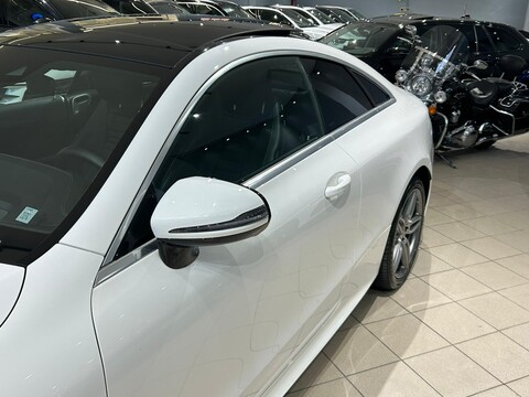 Mercedes-Benz E 220 Premium Diesel