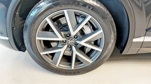 Volkswagen Touareg 3.0 V6 tsi eh Elegance tiptronic Elettrica / Benzina