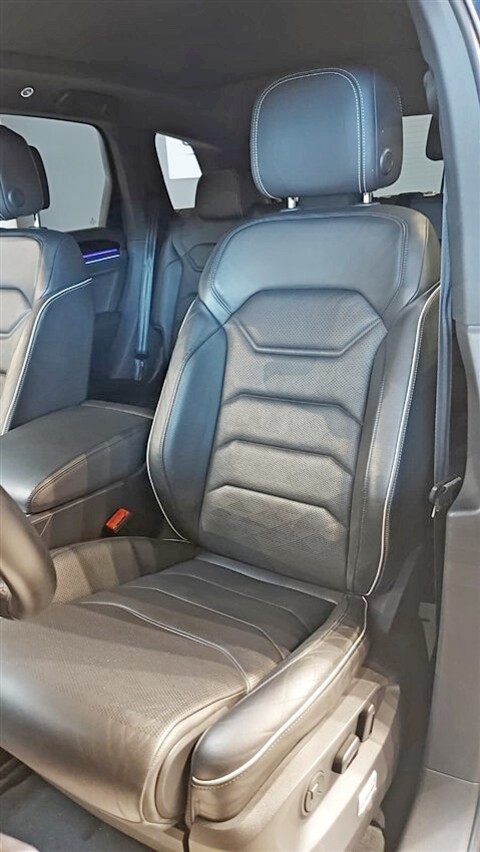 Volkswagen Touareg 3.0 V6 tsi eh Elegance tiptronic Elettrica / Benzina