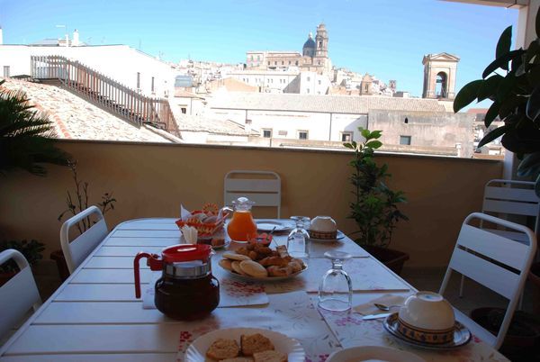 Bed and breakfast Hotel a pochi metri dal Duomo in centro storico a Caltagirone 3200773315