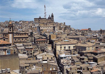 Itinerari I Carruggi al centro storico soggiorno a Caltagirone Sicilia 3200773315