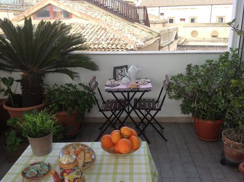 vicinissimo alla scala illuminata B&B a Caltagirone-CT 3200773315