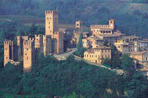 SHORT TOUR IN EMILIA