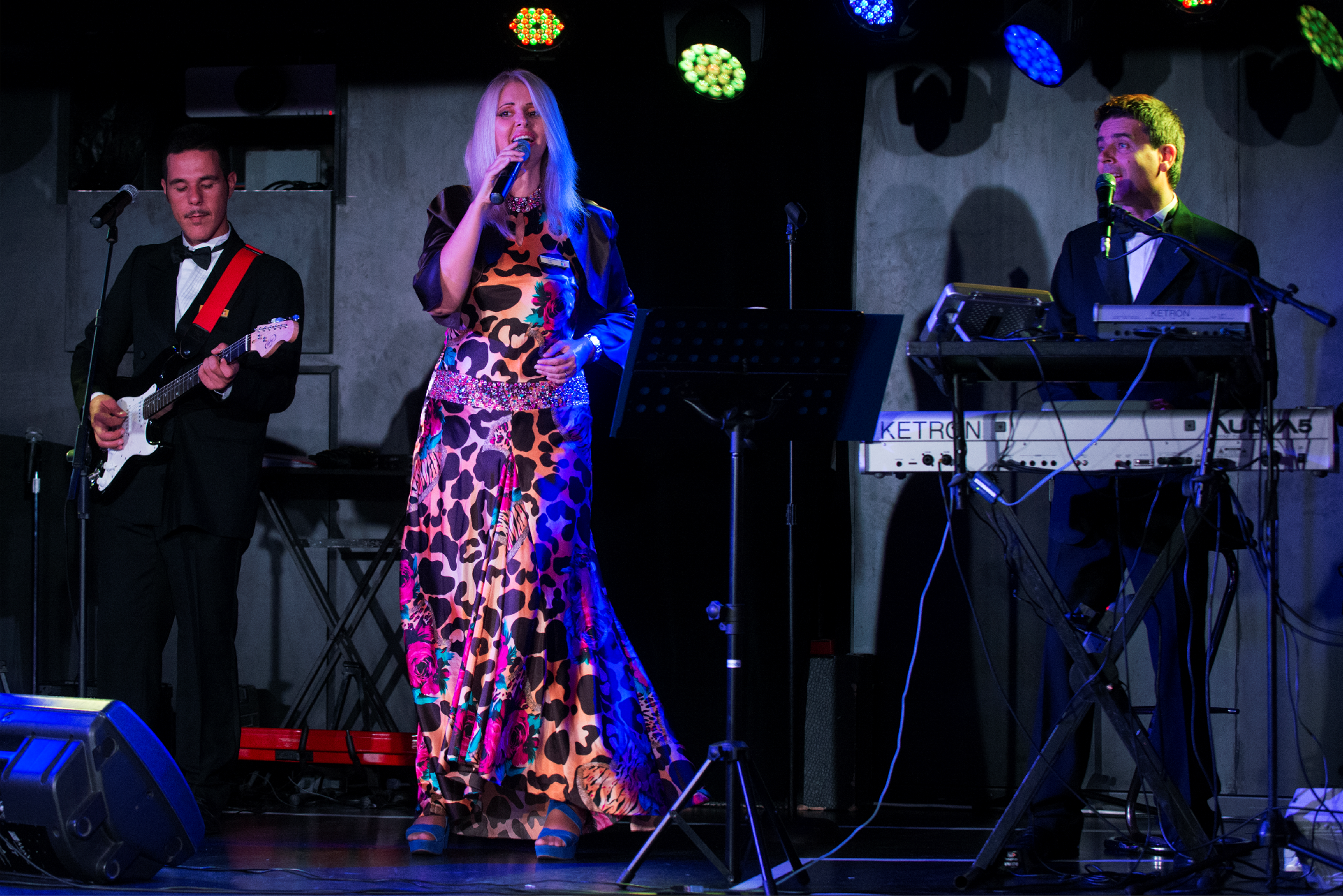 CANTANTE PROFESSIONISTA MUSICA PER MATRIMONI WEDDING NOZZE TRAPANI PALERMO SICILIA PARCO DEGLI AROMI