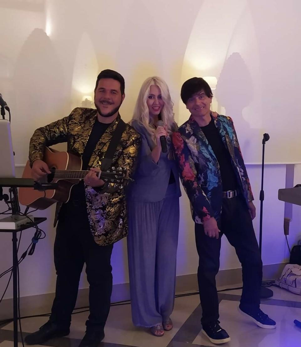 Serate di gala - MUSICA PER MATRIMONI Disco '70 '80 '90 New Hit Cosatinta Band Castello Chiaramonte
