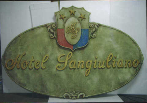 Insegne a Bassorilievo