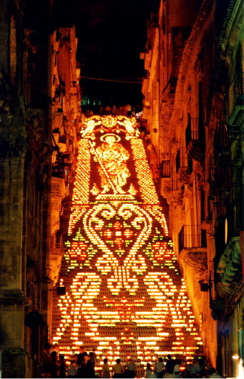 Scalinata illuminata a Caltagirone