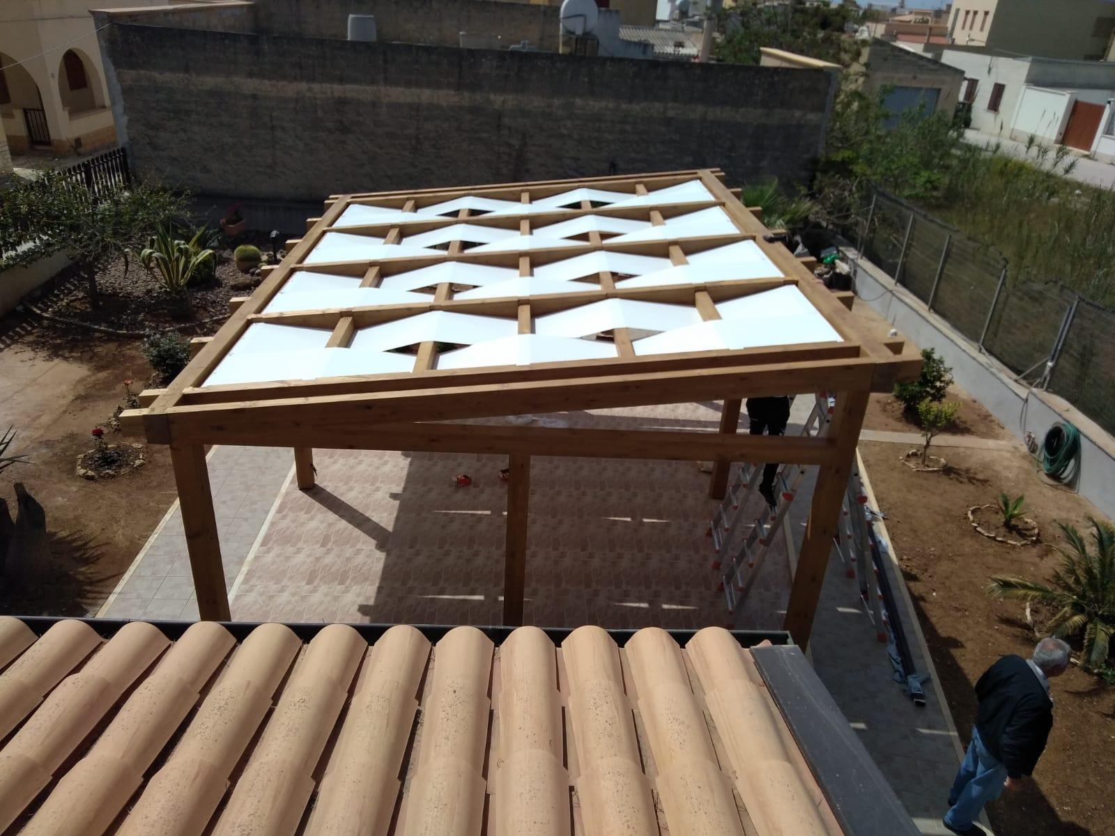 PERGOLATO IN LEGNO LAMELLARE CON DOGHE INCLINATE CORSO LEGNAMI SRL PERGOLATO