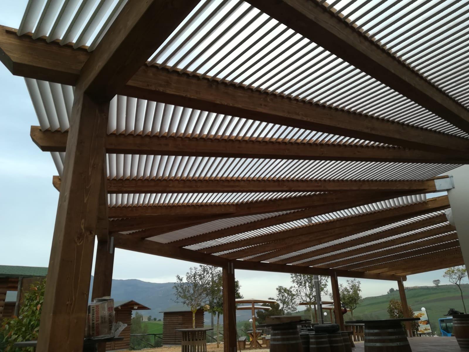 PERGOLATO IN LEGNO LAMELLARE CON DOGHE INCLINATE CORSO LEGNAMI SRL PERGOLATO