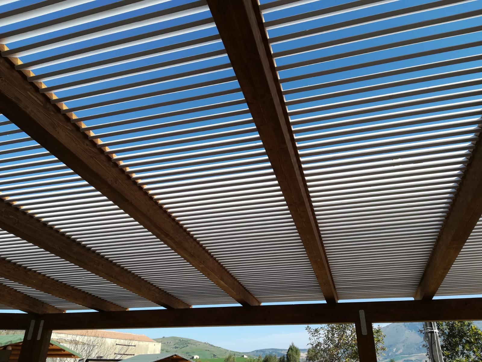 PERGOLATO IN LEGNO LAMELLARE CON DOGHE INCLINATE CORSO LEGNAMI SRL PERGOLATO