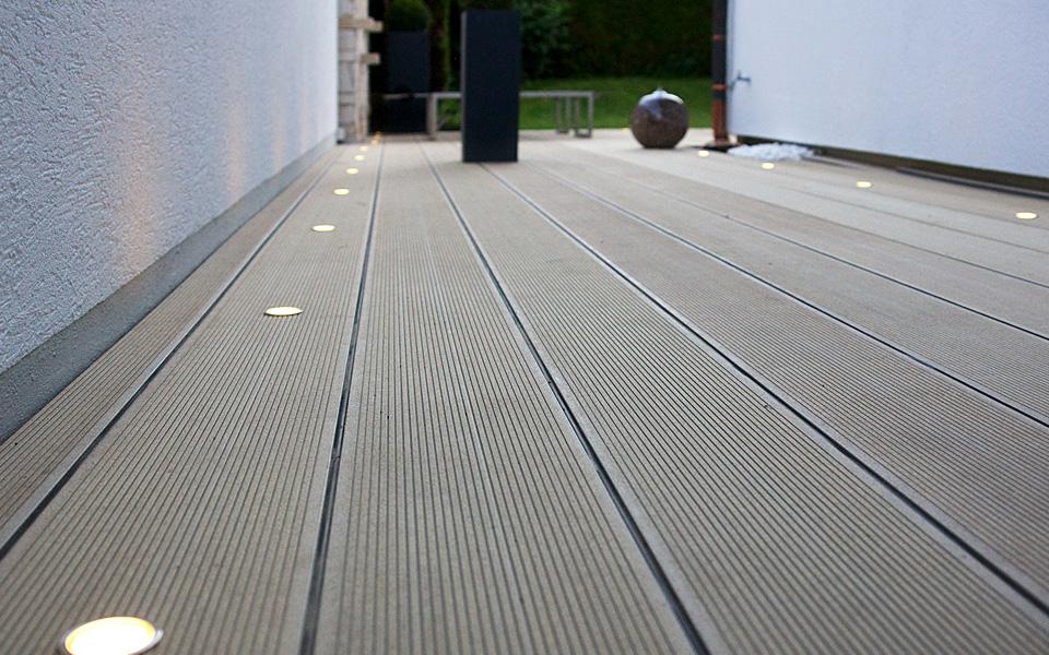 DECKING, PAVIMENTI PER ESTERNI, BORDO PISCINA IN WPC NATURinFORM