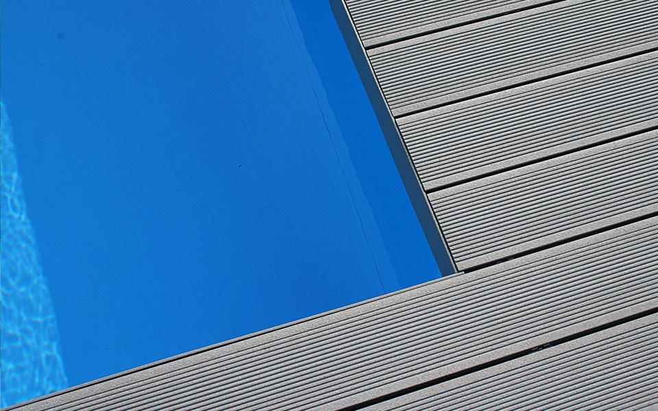 DECKING, PAVIMENTI PER ESTERNI, BORDO PISCINA IN WPC NATURinFORM
