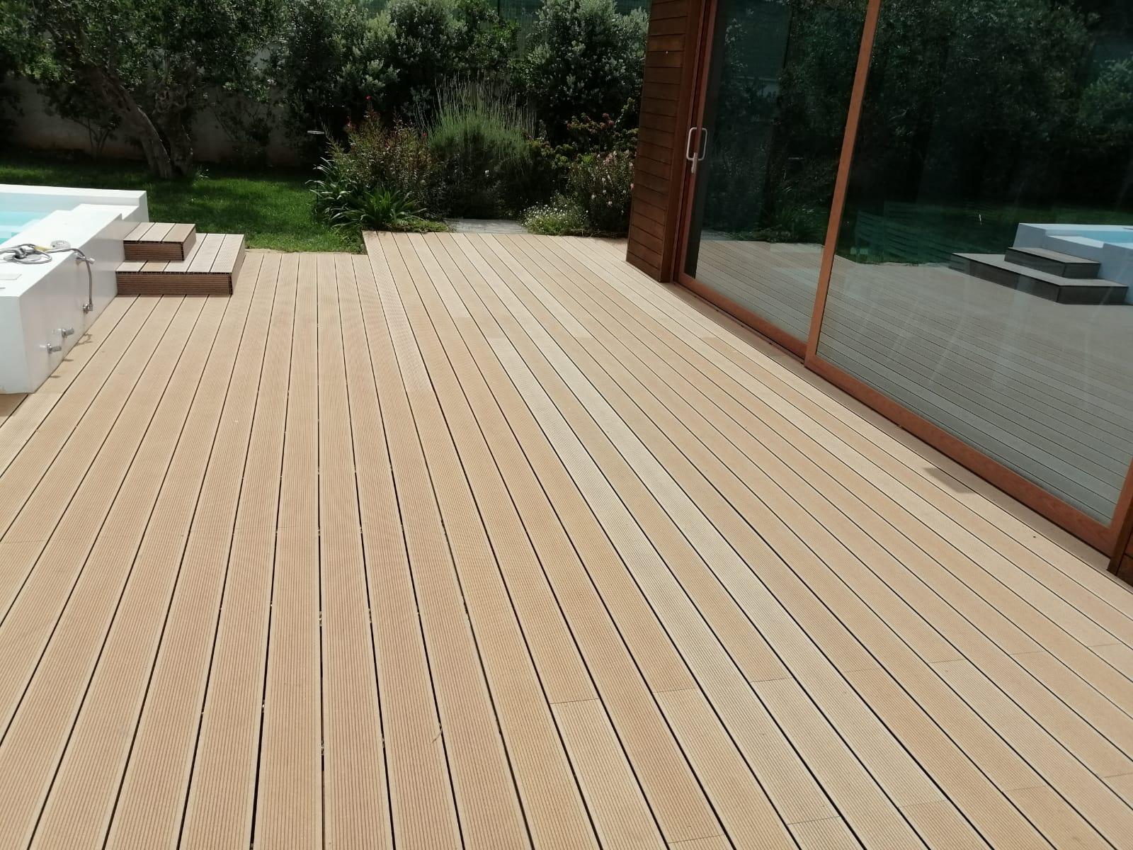 DECKING, PAVIMENTI PER ESTERNI, BORDO PISCINA IN WPC NATURinFORM
