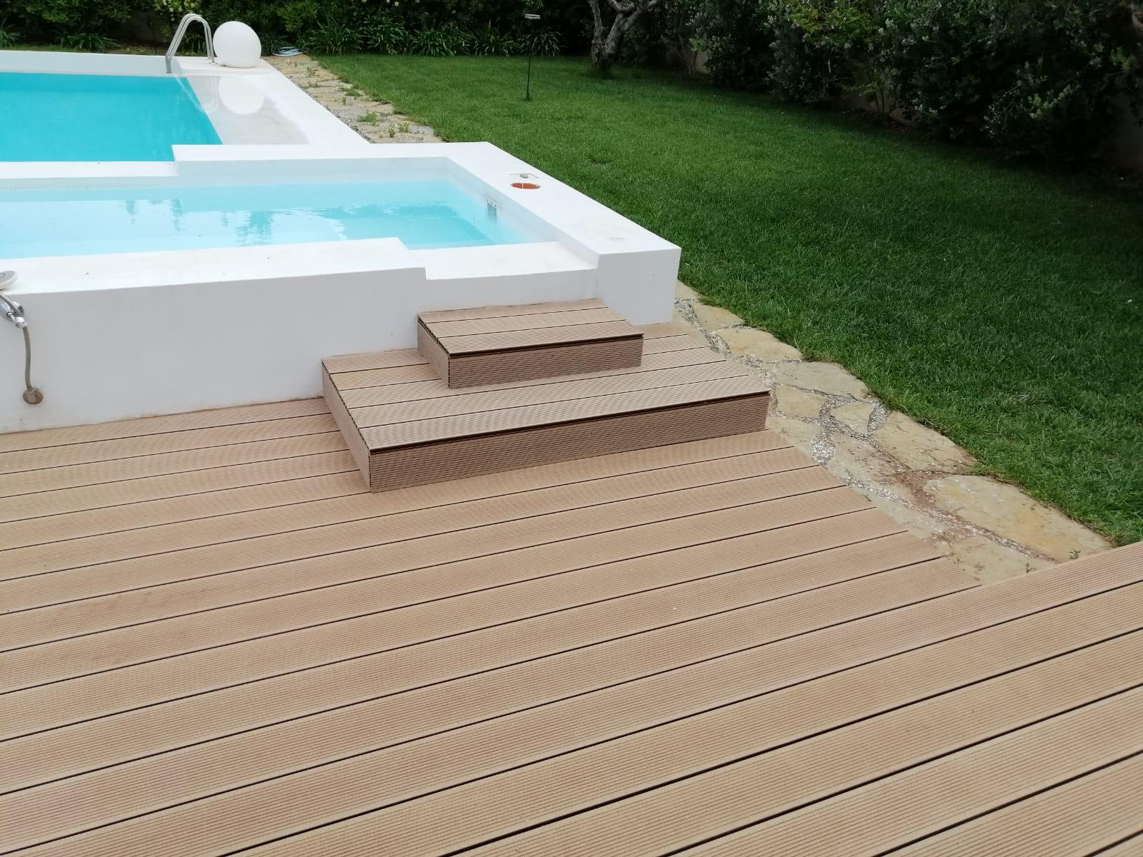 DECKING, PAVIMENTI PER ESTERNI, BORDO PISCINA IN WPC NATURinFORM