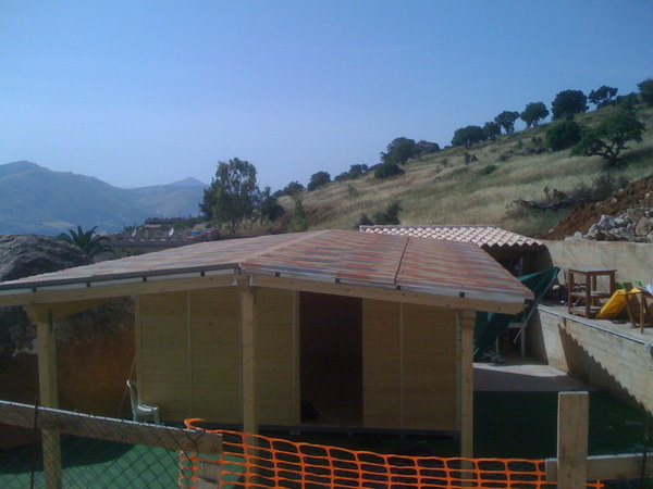 CASETTA IN LEGNO CON VERANDA CORSO LEGNAMI SRL CONFORT