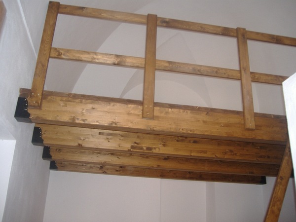 Soppalchi in legno con travi lamellari o travi massello corso ... Soppalco di legno