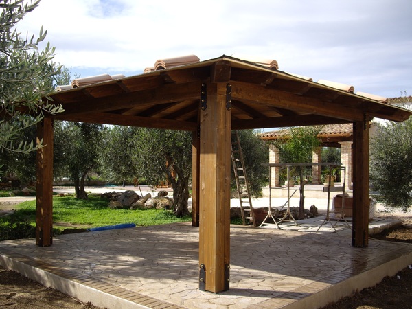 Gazebi in legno con travi lamellari o travatura in massello corso ... Gazebo legno lamellare