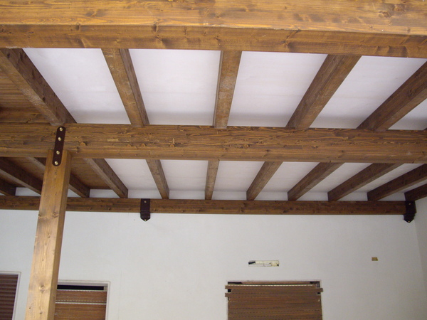 STRUTTURE IN LEGNO IMPREGNATE BIANCHE E CON DIVERSE COLORAZIONI RAL CORSO LEGNAMI SRL TETTO
